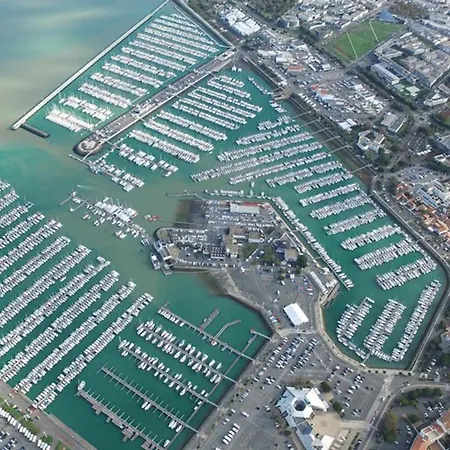 Lägenhet Meuble 4 Personnes, Terrasse Sud, Parking, Proche Et Port - Fr-1-825-35 *