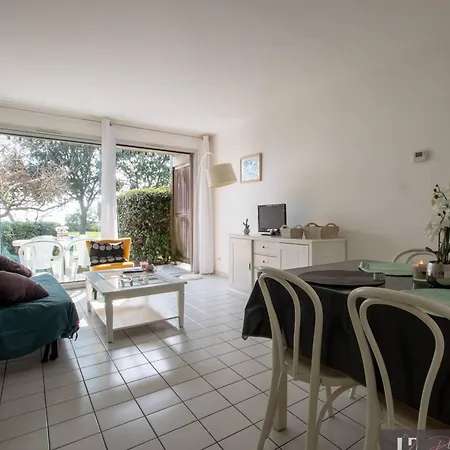 Meuble 4 Personnes, Terrasse Sud, Parking, Proche Et Port - Fr-1-825-35 * La Rochelle (Charente-Maritime)